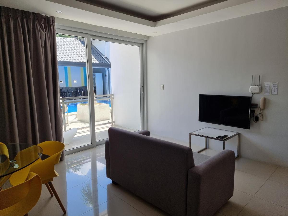 Chequers Suites Subic Bay Olongapo City Exteriör bild