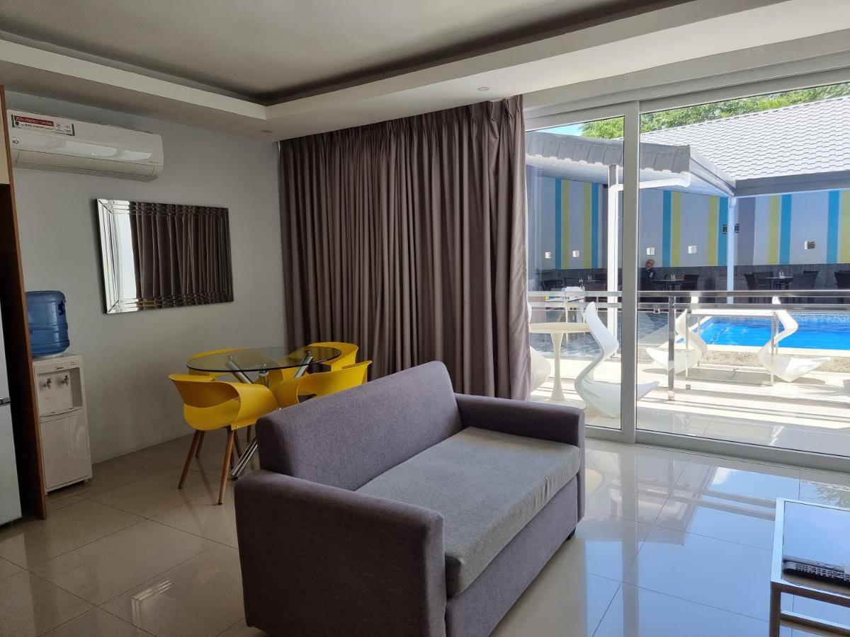 Chequers Suites Subic Bay Olongapo City Exteriör bild