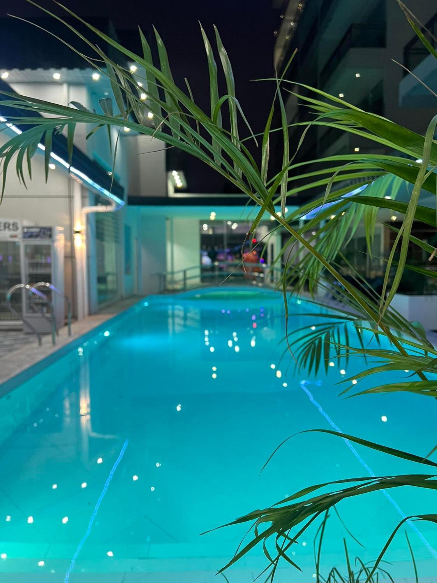Chequers Suites Subic Bay Olongapo City Exteriör bild