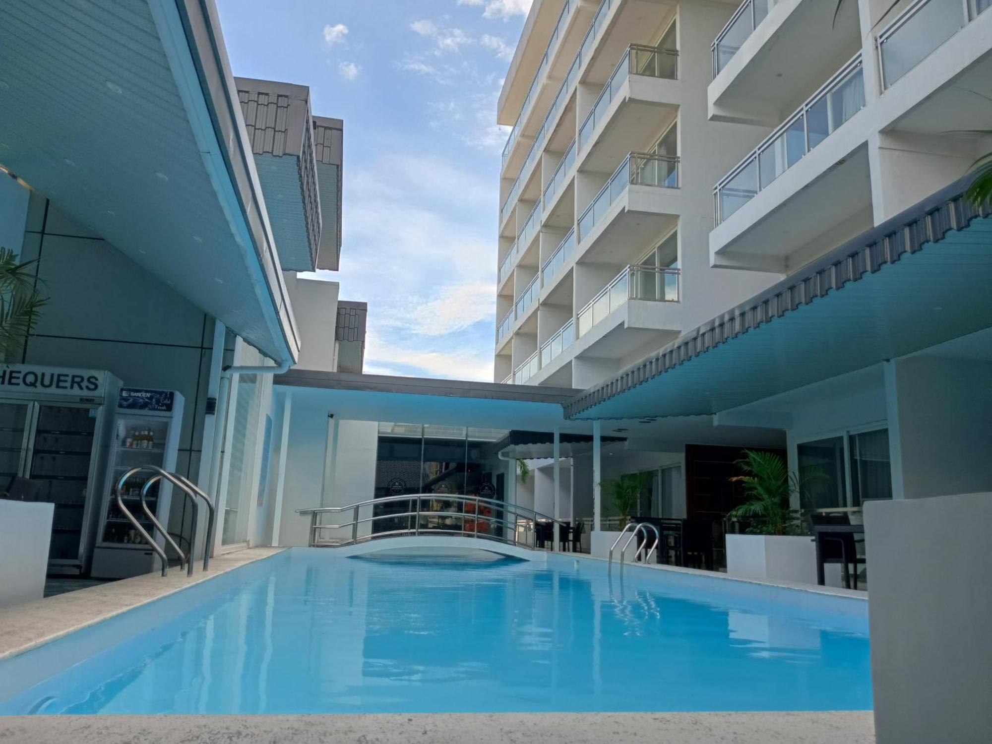 Chequers Suites Subic Bay Olongapo City Exteriör bild
