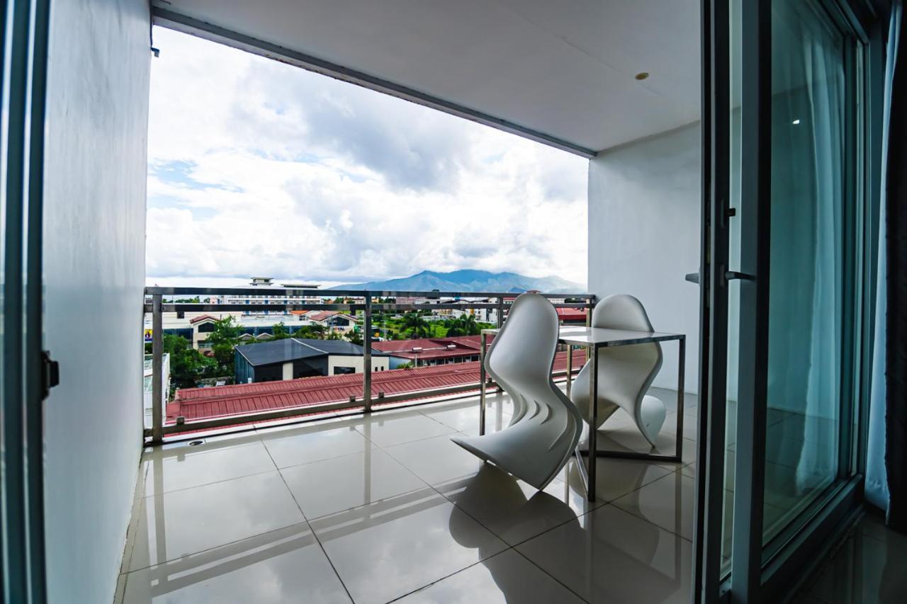 Chequers Suites Subic Bay Olongapo City Exteriör bild