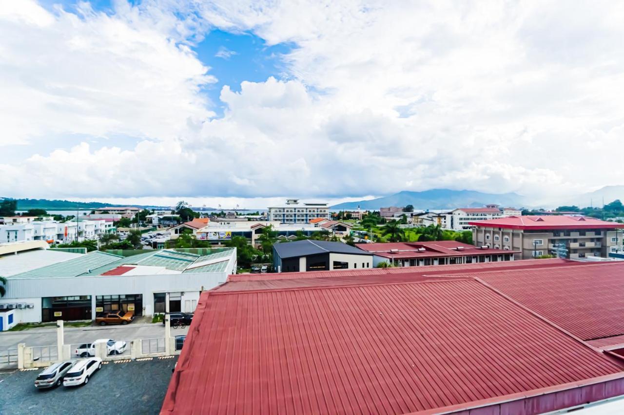 Chequers Suites Subic Bay Olongapo City Exteriör bild