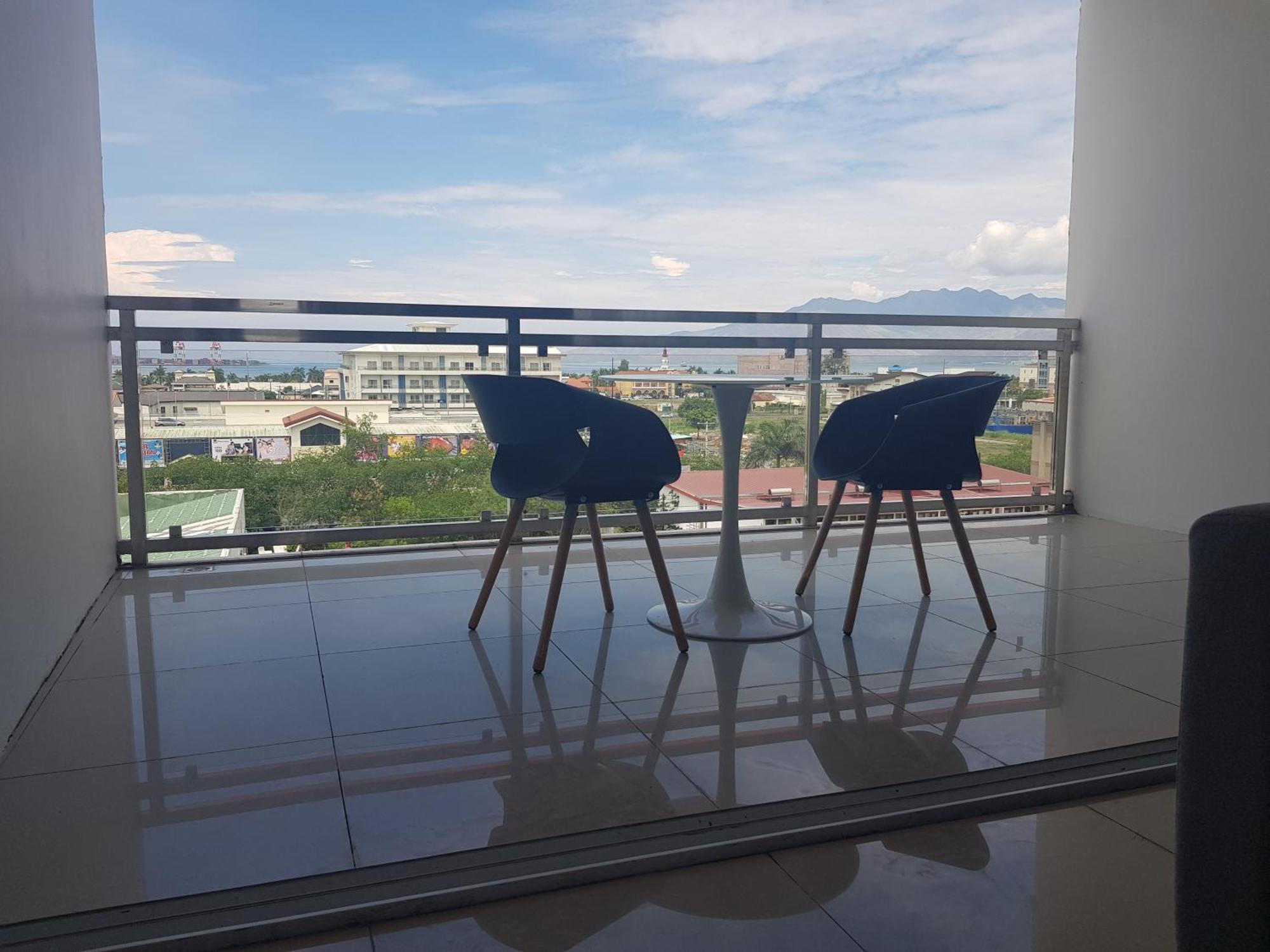 Chequers Suites Subic Bay Olongapo City Exteriör bild