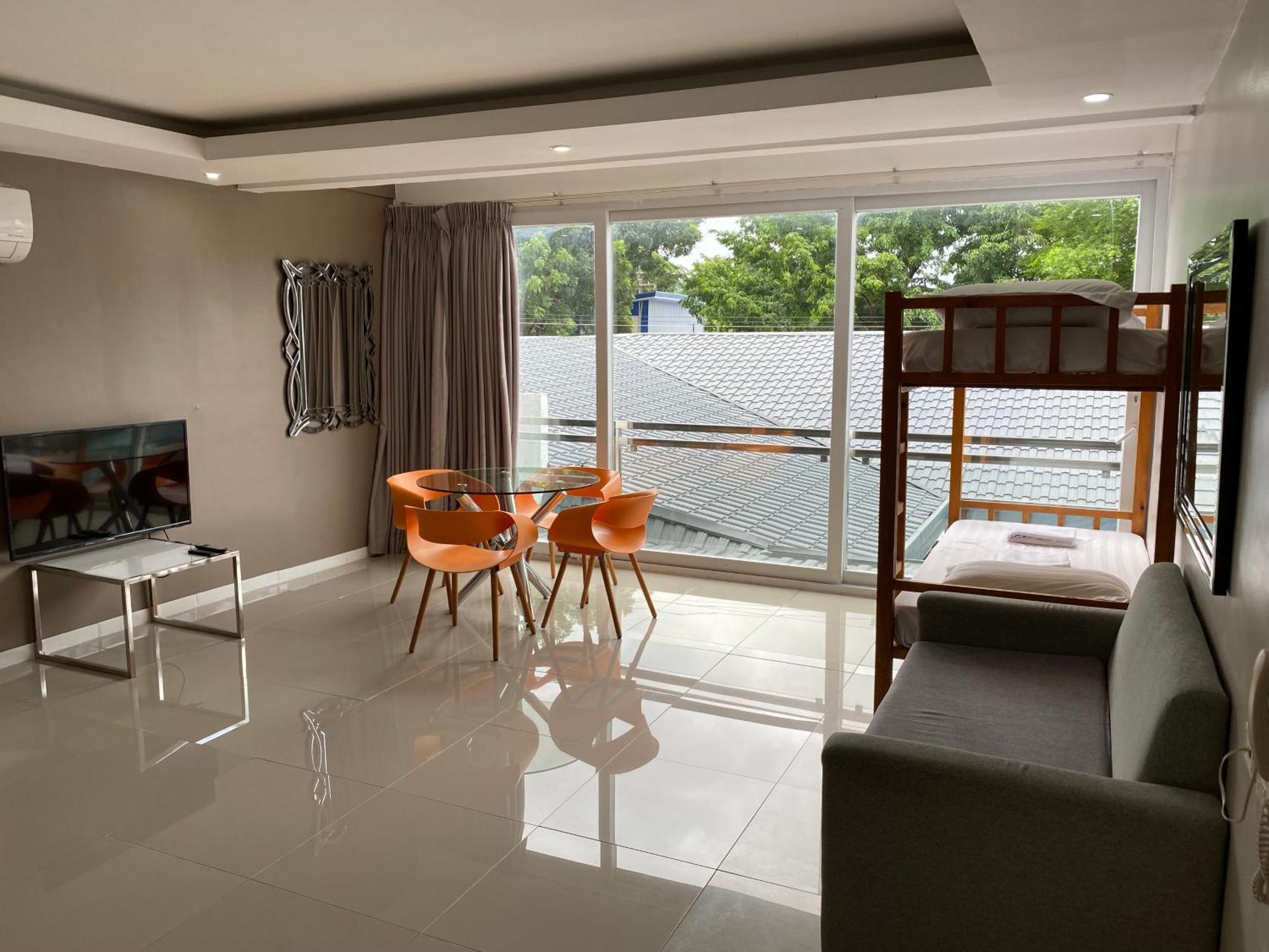 Chequers Suites Subic Bay Olongapo City Exteriör bild
