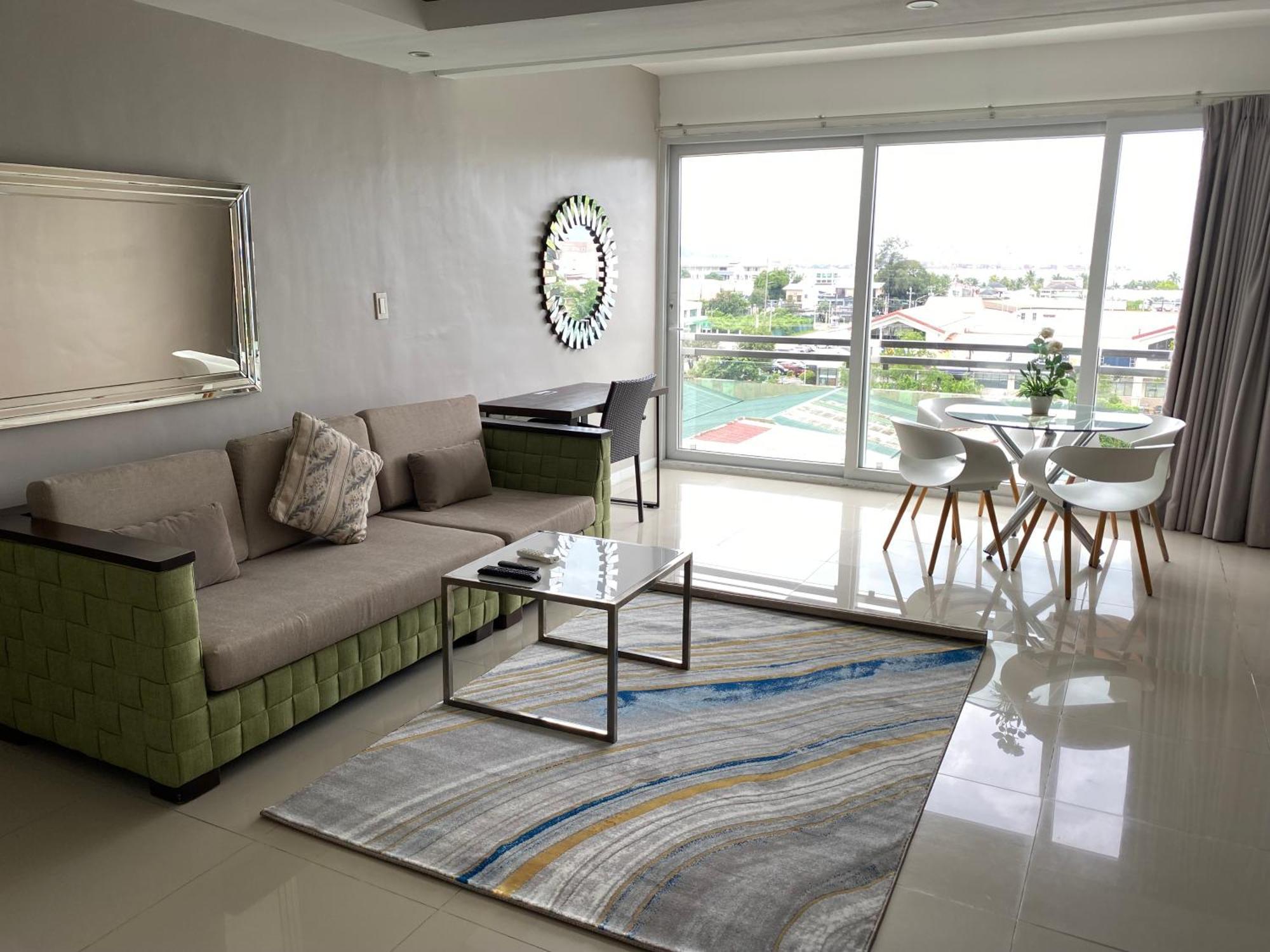 Chequers Suites Subic Bay Olongapo City Exteriör bild
