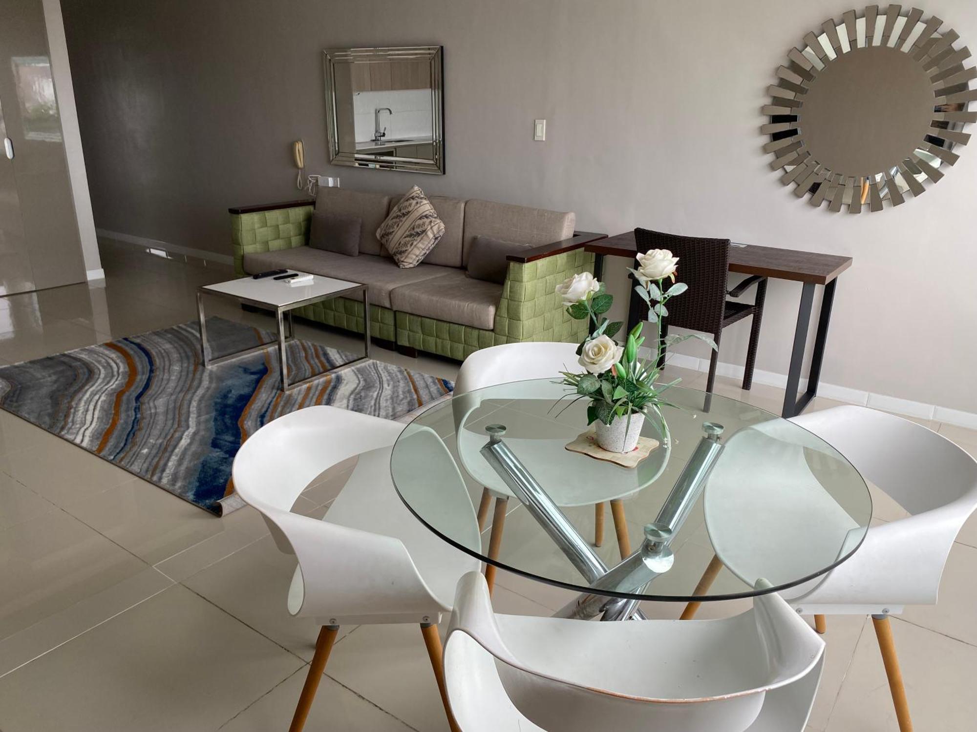 Chequers Suites Subic Bay Olongapo City Exteriör bild